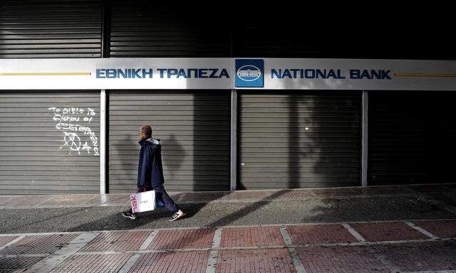 Die Griechen hatten aus Angst vor einem Zusammenbruch des Bankensystems große Summen von ihren Konten abgehoben.
