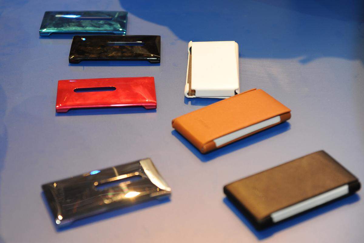 Was wäre ein neues Handy ohne Schutzhüllen? Nokia führte auf seiner Hausmesse gleich ein ganzes Arsenal an Abdeckungen vor.