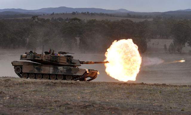 M1 Abrams beim scharfen Schuss, hier einer der australischen Armee.