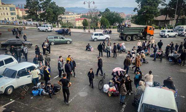 Evakuierung von Zivilisten aus Stepanakert.