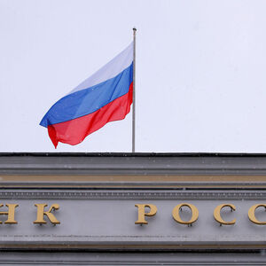 Etwa 100 Mrd. Dollar an internationalen Währungsreserven flossen in Euro, chinesische Yuan und japanische Yen.