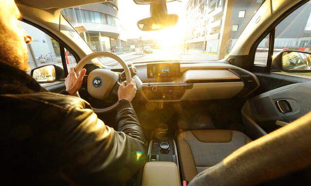 BMW-Fahrzeuge werden in Zukunft immer öfter mit Elektroantrieb fahren.