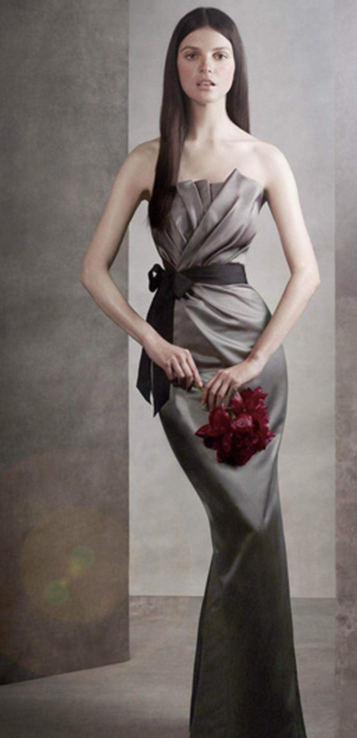 Fast gruselig wirkt die Taille des Models von Vera Wang. Das Bild war im Onlineshop zu sehen.