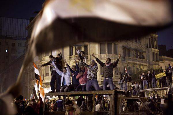 Jubel und Freudentänze, Gesang und Triumphgeheul brechen in der ägyptischen Hauptstadt Kairo aus.