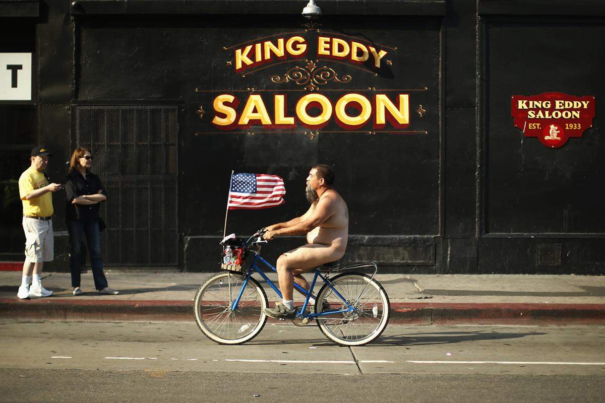 In Los Angeles war auch eine Prise Nationalstolz bei den Nacktradlern erkennbar.