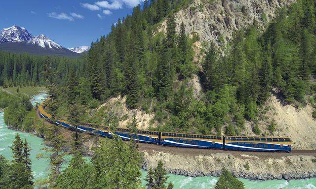 Eine Bahnfahrt mit dem luxuriösen Panoramazug Rocky Mountaineer zwischen Vancouver und Banff ist ein besonders beeindruckendes Reiseerlebnis. 