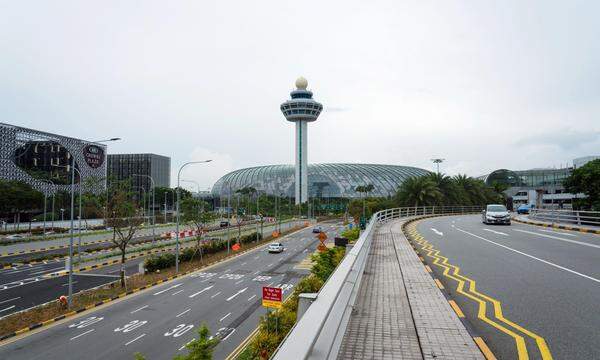 Der Flughafen Changi in Singapur ist eines der wichtigsten Drehkreuze in Asien. Frequentis will beim geplanten Ausbau bis 2030 eine wichtige Rolle spielen.