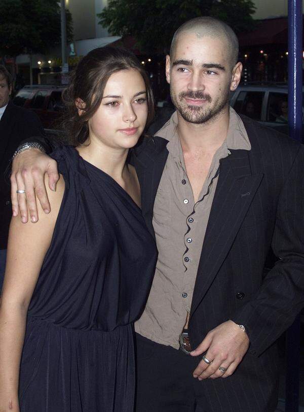 Colin Farrell heiratete die britische Schauspielerin Amelia Warner am 17. Juli 2001 auf Tahiti. Nur vier Monate später trennte sich das Paar. Blöd: Farrell hatte sich Warners Name auf den Ringfinger tätowieren lassen. Später sagte er, die Ehe sei "zu schnell" geschehen. Sie wären zu jung gewesen.