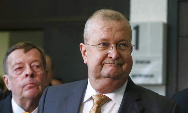 Former CEO of Porsche AG Wiedeking leaves court after being aquitted in Stuttgart