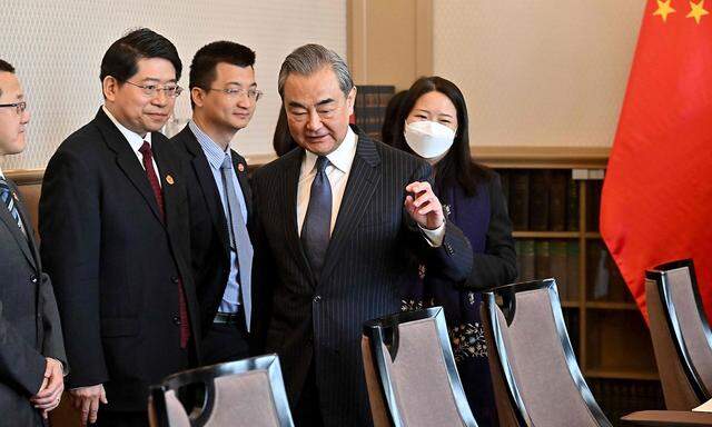 Chinas ranghöchster Diplomat Wang Yi bei seinem Besuch in Budapest.