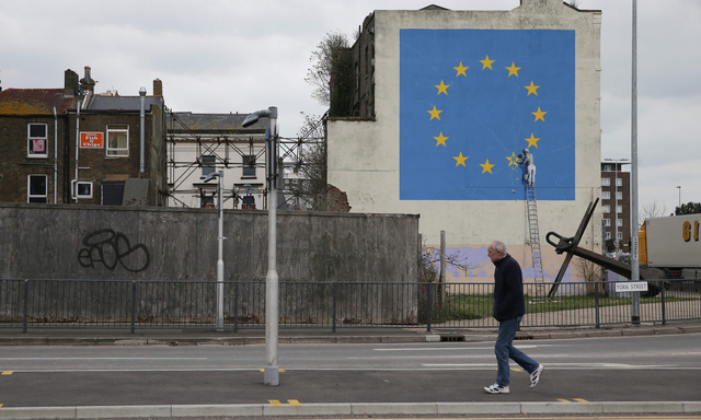 In den Kabinetten der Staats- und Regierungschefs, die nun in Brüssel tagen, sickert die Einsicht, dass Europa bis auf Weiteres mit seinem Bekenntnis zur offenen Gesellschaft, der freien Wirtschaft und der Menschenwürde ziemlich allein dasteht.