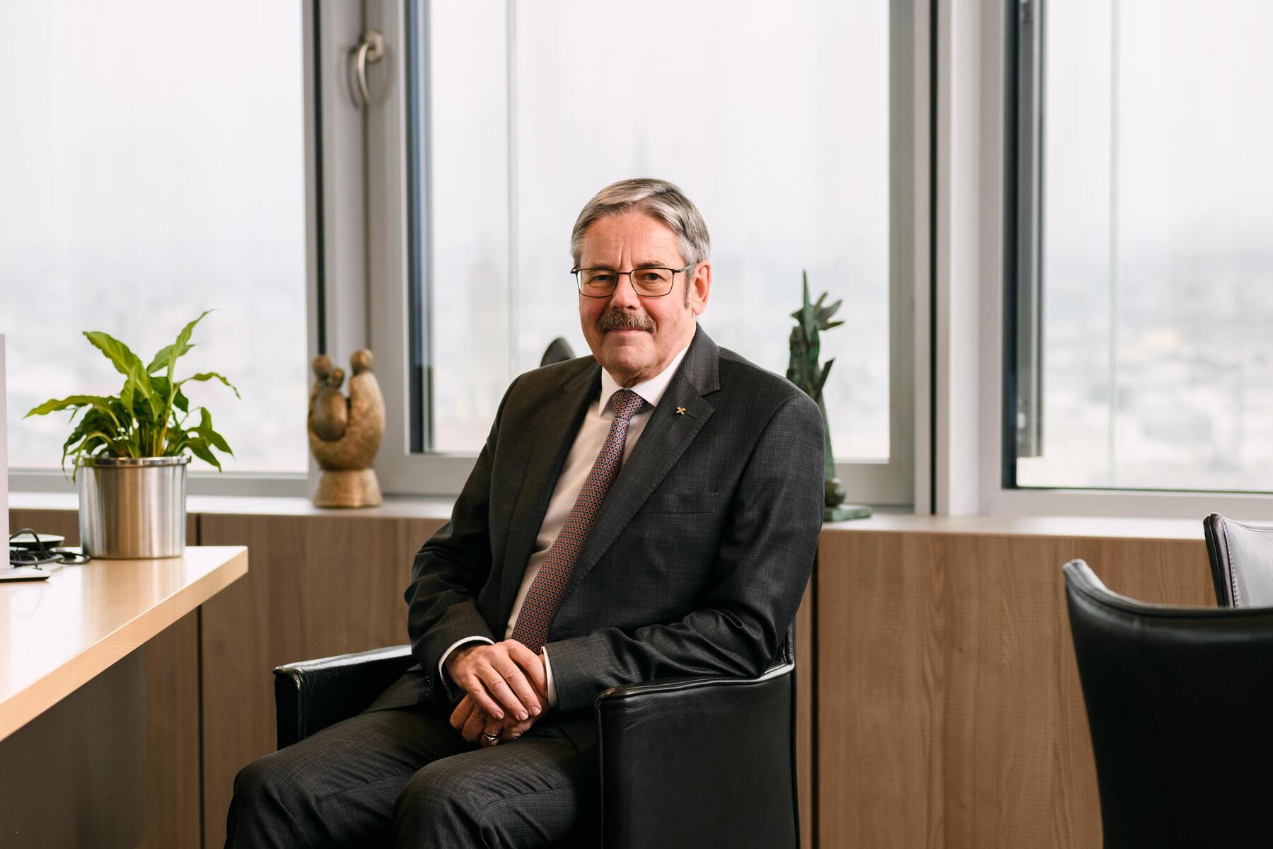 Raiffeisen General Advocate Erwin Hameseder's surprising succession plan