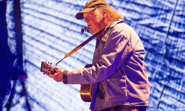 Neil Young gibt seinen Protest gegen Spotify auf.