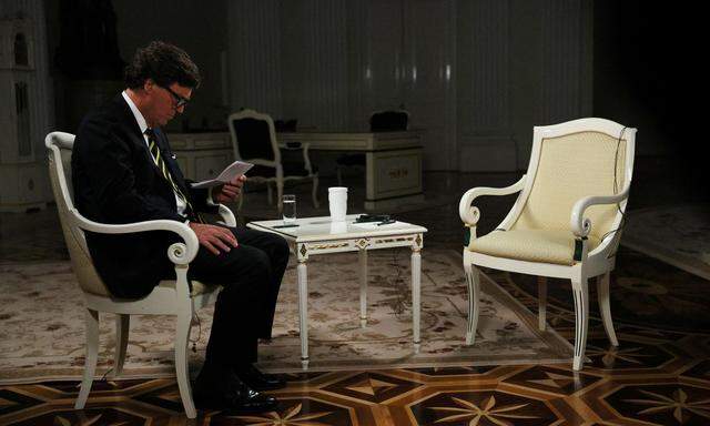 US-Journalist Tucker Carlson kurz vor dem interview mit dem russischen Staatspräsidenten, Wladimir Putin, in Moskau.