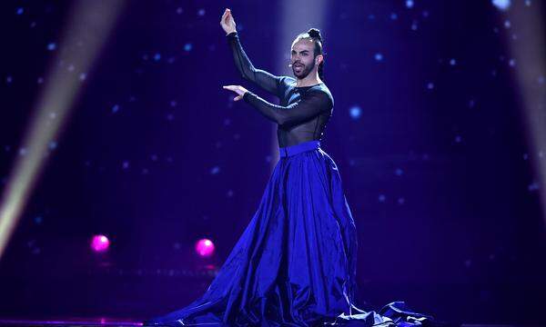 Slavko Kalezić mit "Space" Ein Song für die Rundablage der Song-Contest-Geschichte. Dance-Trash mit ganz tanzbarem Bläser-lastigen Refrain. Könnte von einer Single-Auskopplung eines Boyband-Aussteigers in den späten 90ern stammen. Optisch jedenfalls eine Erscheinung - über Geschmack lässt sich streiten. Slavko Kalezić mit "Space" auf YouTube