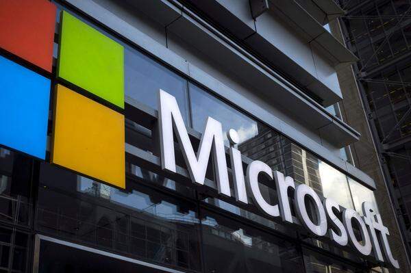 Die Marke Microsoft konnte mit einem Wert von 143,2 Mrd. Dollar den Platz unter den Top Drei behaupten. Der weltweit größte Softwarehersteller wurde 1975 von Bill Gates - heute einer der reichsten Menschen der Welt - und Paul Allen gegründet. Der Markenname leitet sich von "Microcomputer-Software" ab und wurde 1976 geschützt.