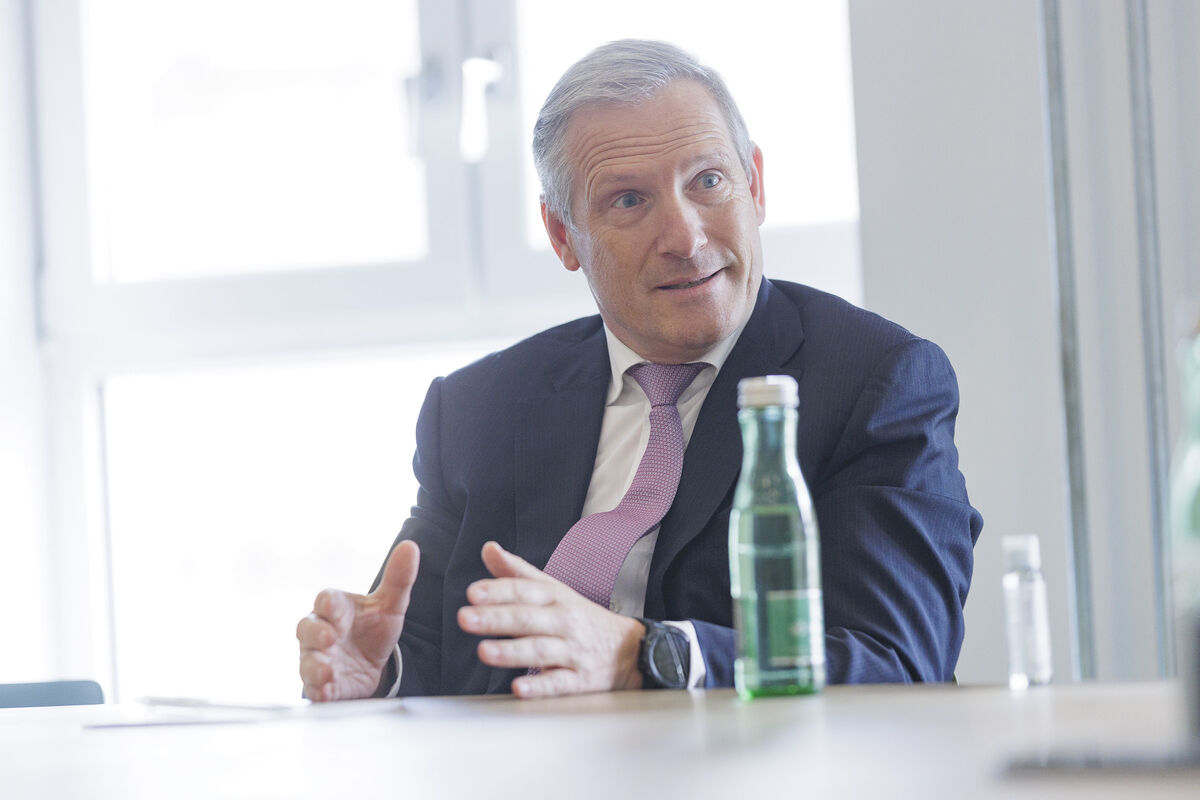 „Aus Investorenperspektive macht es mehr Sinn, in Unternehmen zu investieren, die gerade eine Transformation durchmachen. Dort müssen die Gelder hin, statt in Firmen, die bereits komplett grün sind.“