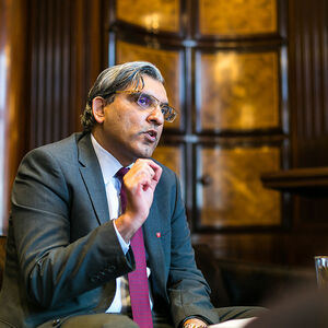 2021-11-03_Salman_Ahmed_Fidelity_byAkosBurg