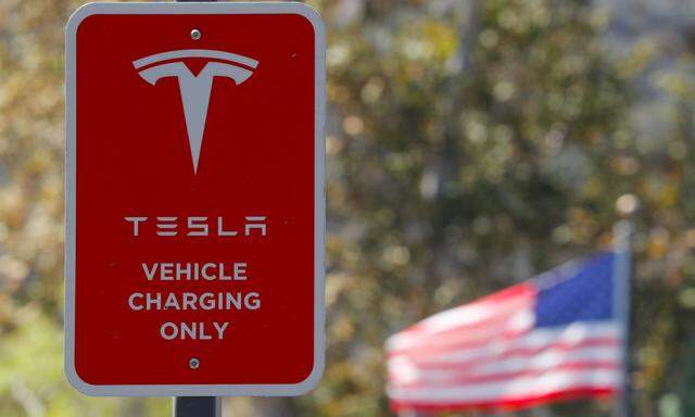 Der Tesla-Chef wird verdächtigt, falsche und irreführende Angaben gegenüber Investoren gemacht zu haben. 