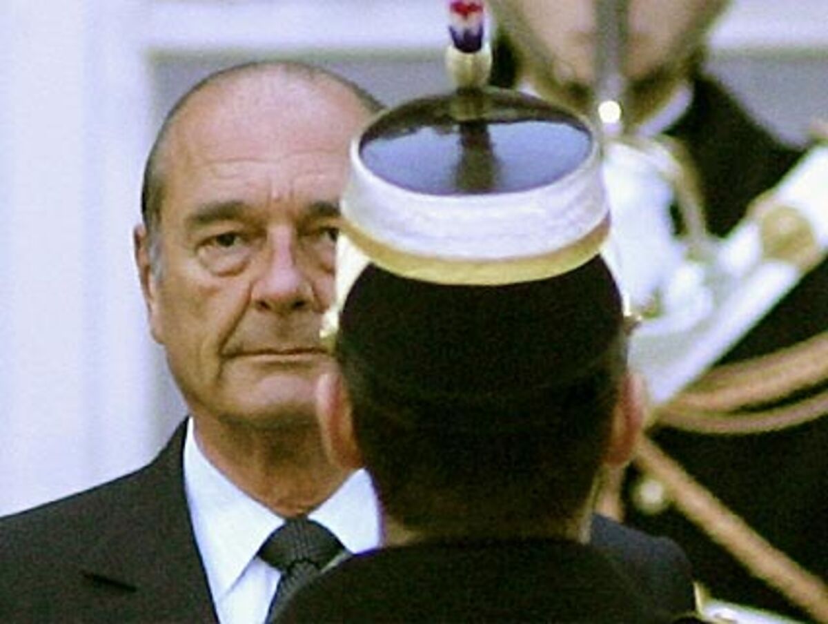 "Die Gefahr liegt nicht in der Bombe, die er haben wird. Sie wird ihm nichts nutzen. Wohin wird er die Bombe schicken? Nach Israel? Sie wird keine 200 Meter in der Luft sein, und Teheran wird ausradiert sein." Februar 2007: Chirac zeigt keine Angst wegen den Atomplänen des iranischen Präsidenten Ahmadinedschad.