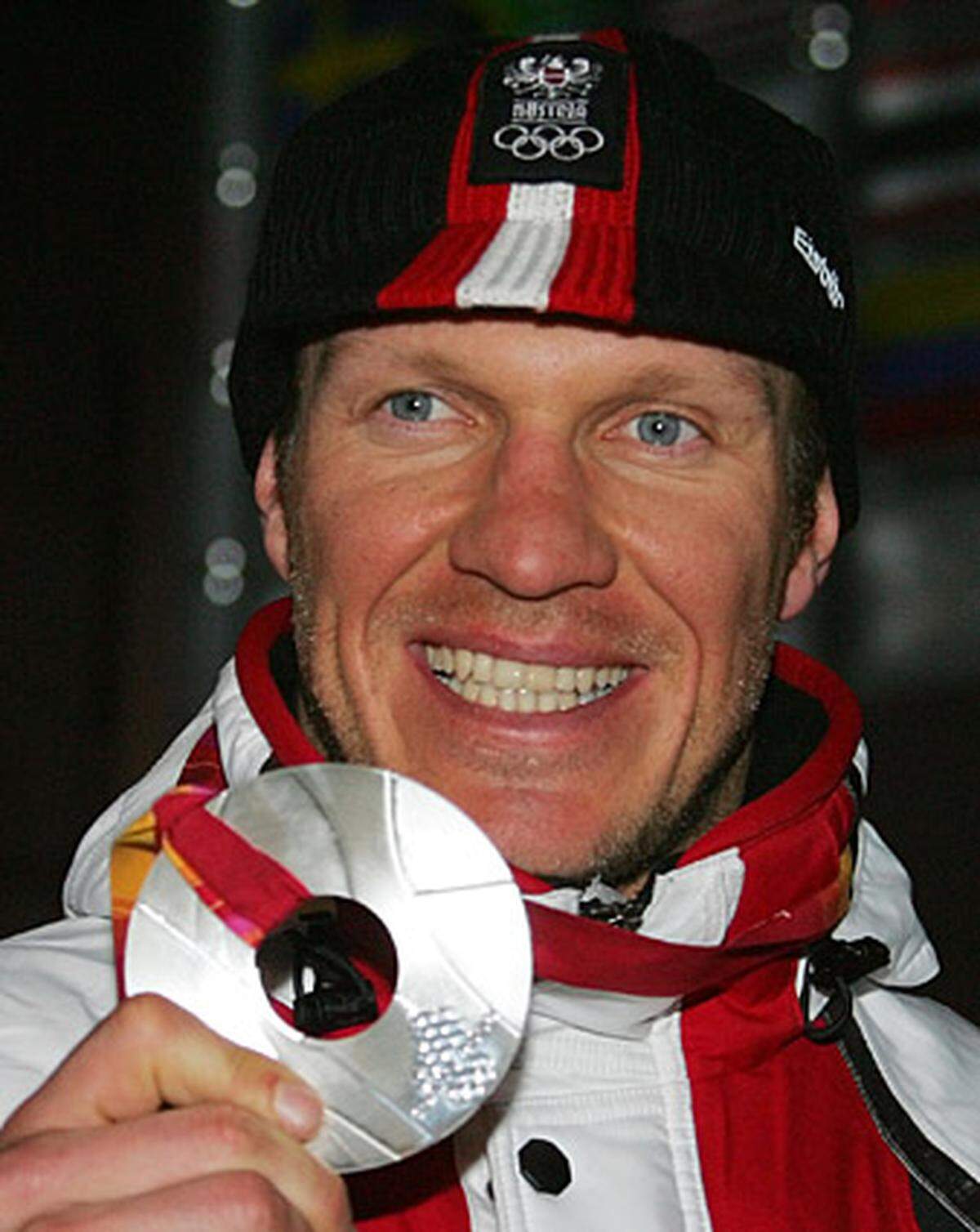Zehn Jahre nach seinem Debüt im Weltcup nimmt Maier auch an den Olympischen Spielen 2006 in Turin teil. Hinter Kjetil Andre Aamodt gewinnt der 33-Jährige Silber im Super-G und erringt im Riesentorlauf noch die Bronzemedaille.