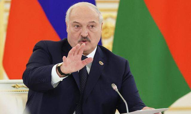 Seit Tagen zeigt das Staatsfernsehen in Belarus keine neuen Bilder von Lukaschenko, hier ein Archivbild. 