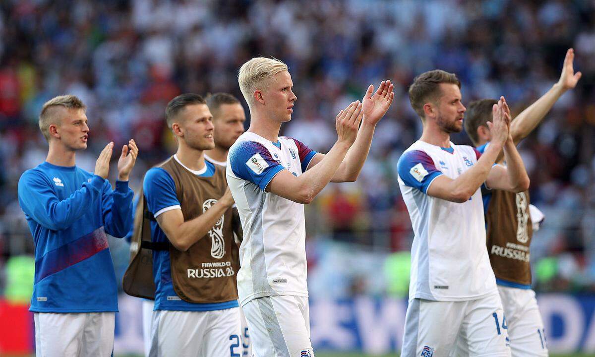 "Das ist ein großer Erfolg für Island. Ich glaube fest daran, dass Argentinien weit kommen wird bei dieser WM, also ist es ein fantastisches Resultat für uns. Wir konnten ihnen nicht zu viel Platz lassen mit dem Wissen um das Talent, das sie haben. Auch wenn sie einige gute Möglichkeiten hatten, die hatten wir auch. Wir wollten die Räume mehr nutzen als wir das getan haben - aber das ist schwer, wenn du den Ball nicht hast", resümierte Teamchef Hallgrimsson.