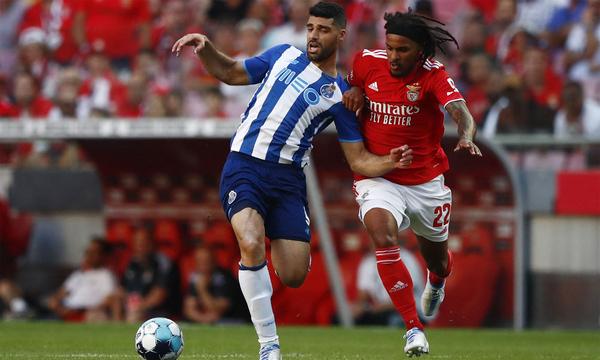 Zuletzt spielte Valentino Lazaro (rechts) im Benfica-Dress.