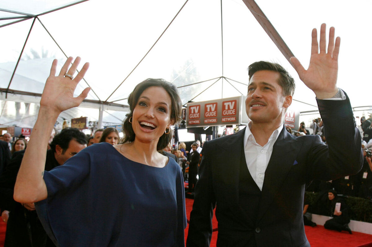 ... bleibt allerdings ein Traum Hollywoods. Wer schön, reich, talentiert, erfolgreich, engagiert und kinderreich durchs Leben geht, führt nicht automatisch eine glückliche Ehe - auch das nehmen wir aus 2016 mit. Zwei Jahre nach der Hochzeit haben sich Angelina Jolie und Brad Pitt in großer Uneinigkeit getrennt. Wie sie sich die Zeit mit ihren sechs Kindern aufteilen, soll die Star-Anwältin Laura Wasser klären.