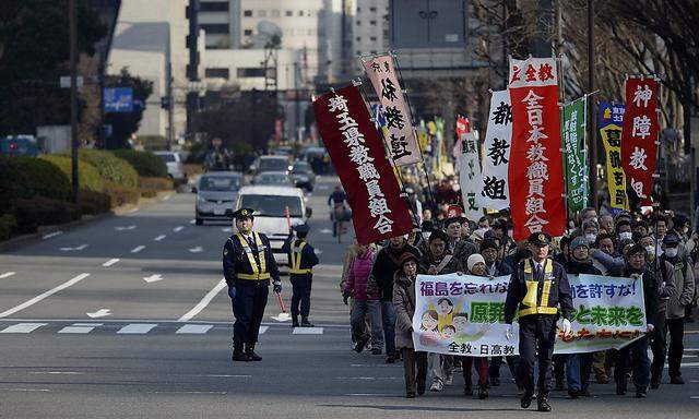 Landesweite Proteste wie hier in Tokio mahnten in Japan die Regierung vor einer Wiederinbetriebnahme der Akws.