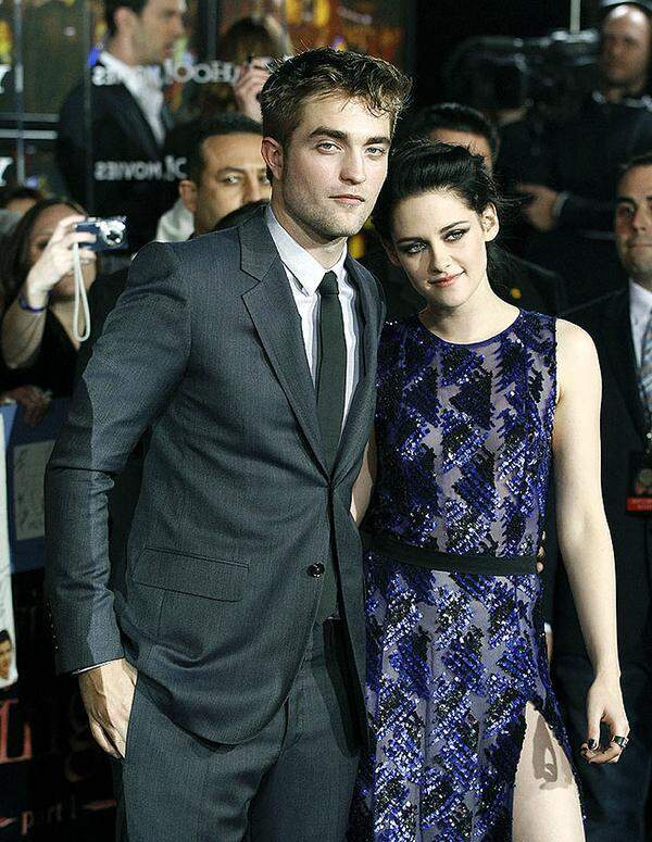 Vampir-Darsteller Robert Pattinson (25) und seine liebste Lebende, Kristen Stewart (21) vulgo "Bella" gaben Autogramme und posierten neben Vampir-Freunden.