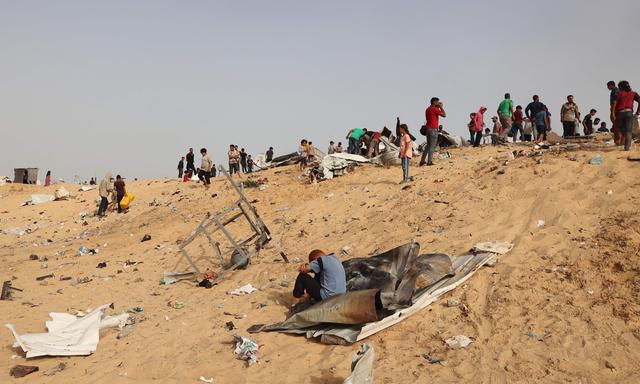 Dutzende Menschen sollen bei einem Luftschlag nahe Rafah getötet worden sein. Der Vorfall entsetzt die Weltöffentlichkeit und ruft auch den Weltsicherheitsrat auf den Plan. Israel setzt seine Offensive auf Rafah dennoch fort. 