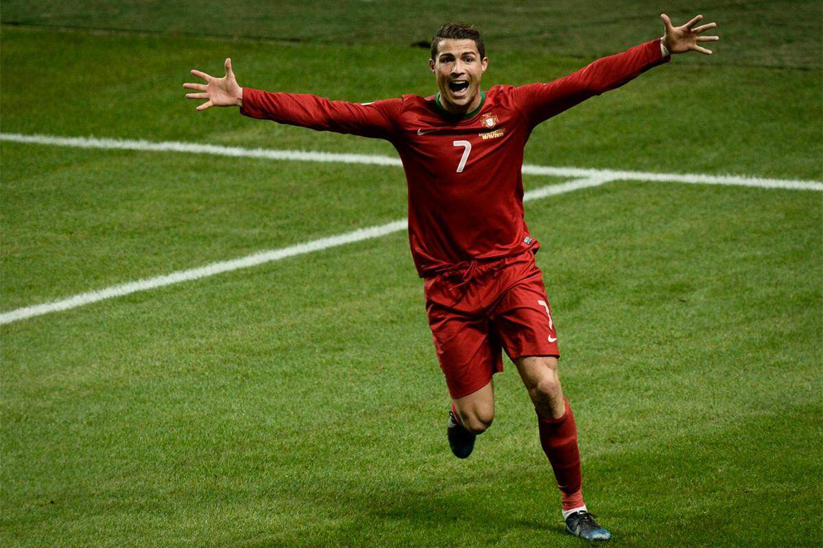 Ronaldo selbst wusste aber zu glänzen: Mit 15 Toren erzielte er einen neuen Champions-League-Rekord, insgesamt verbuchte er 59 Treffer in 69 Pflichtspielen für Klub und Nationalteam. Im Play-off gegen Schweden entschied Ronaldo das Star-Duell mit Zlatan Ibrahimovic mit vier erzielten Toren klar zu Gunsten Portugals.