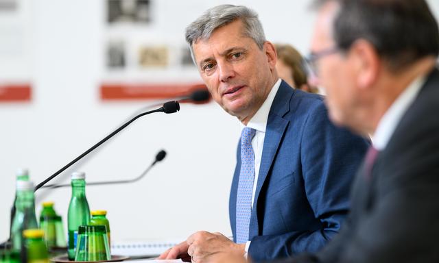 Martin Kreutner ist Vorsitzender der Untersuchungskommission des BMJ anlässlich der Causa Pilnacek, hier bei der Pressekonferenz am 15. Juli 2024.