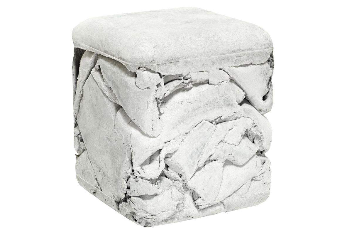 Den Hocker Trash Cube aus und von Eternit hat Nicolas le Moigne entworfen.