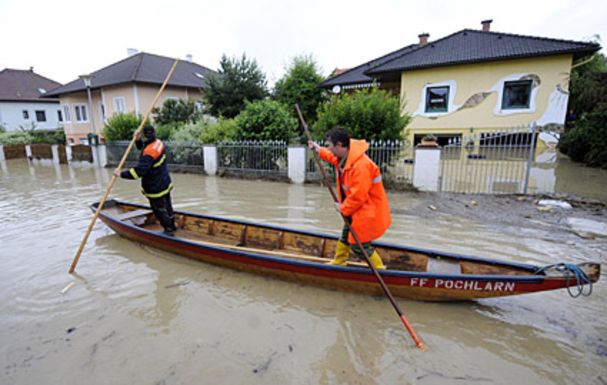 Der NÖ Zivilschutzverband verwies darauf, dass konstruktive Mithilfe der Bevölkerung bei der Bewältigung des Hochwassers gefragt sei. Den Anordnungen der Einsatzkräfte sei rasch Folge zu leisten.