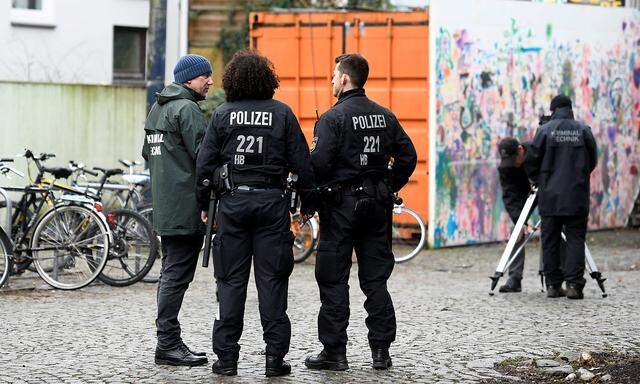 Ermittler in Bremen inspizieren den Tatort
