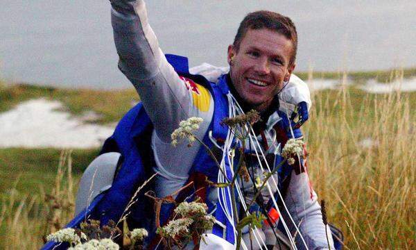 Baumgartner war auch Skydiver (Bild von 2003 nach Ärmelkanal-Flug).