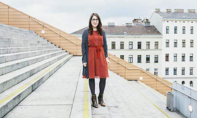  Autorin Deborah Feldman vor der Hauptbücherei in Wien. Die Amerikanerin lebt seit etwa einem Jahr in Berlin.