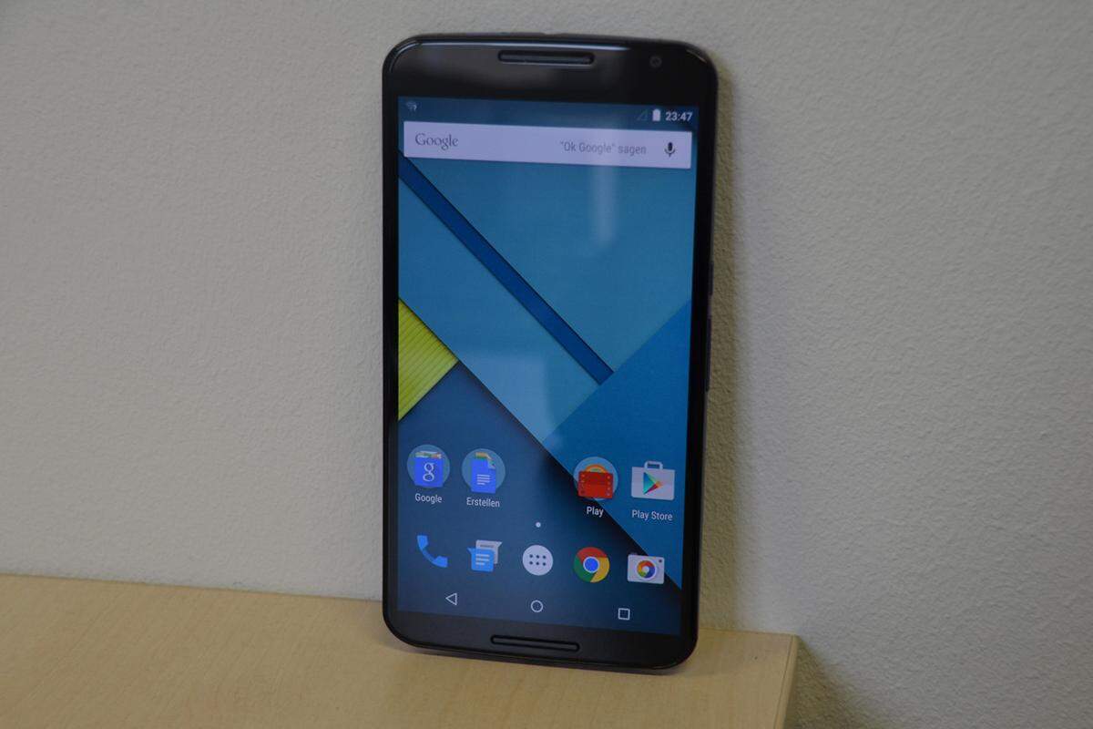 Mit dem Nexus 6 wollte Google gemeinsam mit Motorola hoch hinaus. Statt mit einem handlichen Formfaktor hat man das Smartphone mit einem sechs Zoll großen Display ausgestattet.