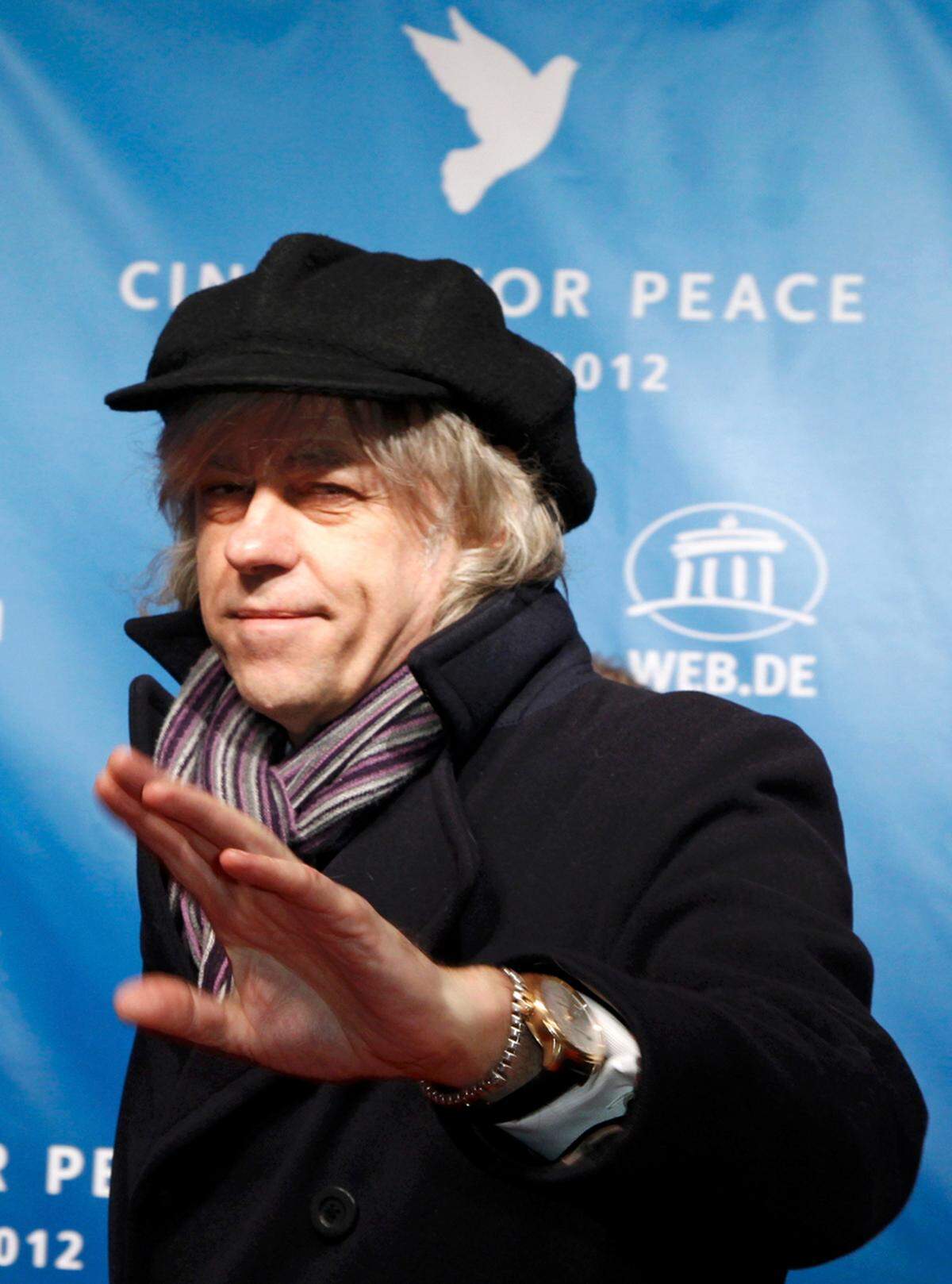 Bob Geldof sieht immer ein bisschen so aus, als hätte er vergessen ins Bett zu gehen, seiner Moderation bei der "Cinema for Peace"-Ehrenverleihung konnte das keinen Abbruch tun.