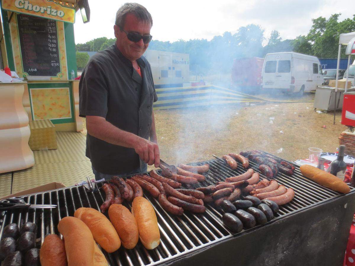 Nun gibt es wunderbare Blutwürste – die ganze Umgebung und halb Montmeló verwandelt sich in ein Volksfest, auch wenn Lokalmatador Fernando Alonso wieder einmal keine Chance hatte. Vielleicht mögen die Katalanen den Asturier ja im Herzen gar nicht so.