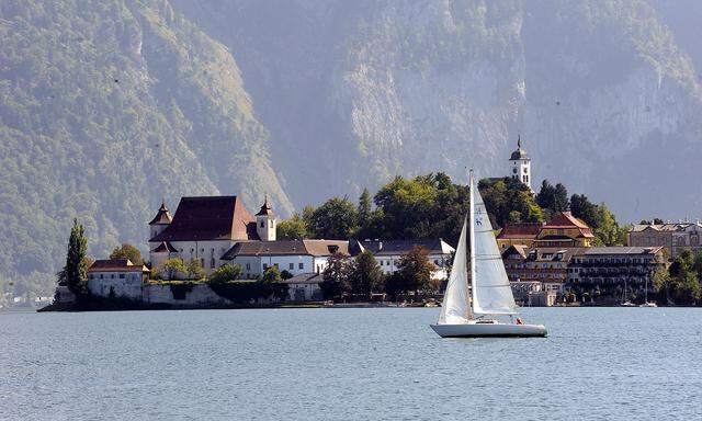 Das schöne Wetter lockte am Wochenende viele Tagestouristen ins Salzkammergut. OÖ-Landeshauptmann Stelzer will diese nun vermehrt kontrollieren.