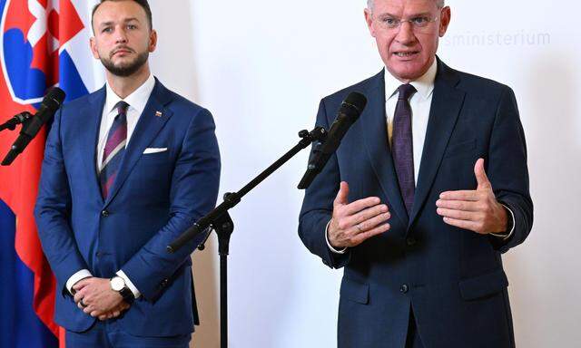 Der slowakische Innenminister Matúš Šutaj Eštok  und Innenminister Gerhard Karner (ÖVP) 