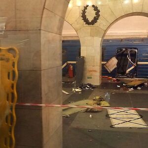 Der U-Bahnwaggon, in dem die Bombe detoniert ist, in der Station Technologistschesky Institut.