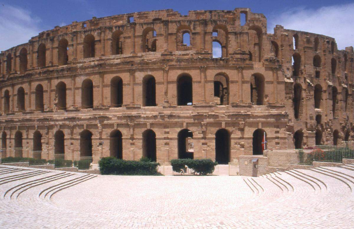 Ähnliches gilt für das Colosseum, das ein wahrer Touristenmagnet ist.