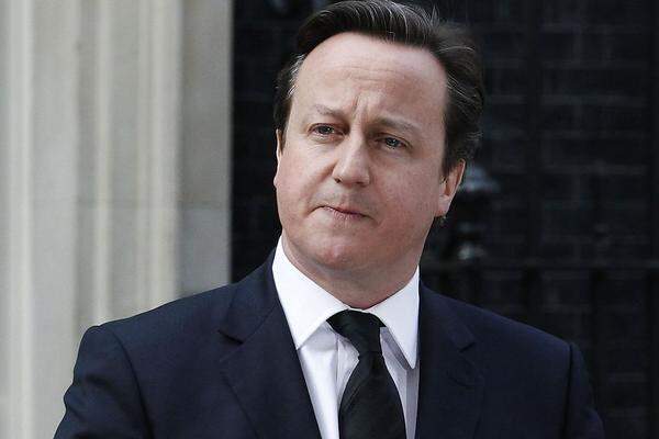 Der britische Premier David Cameron erklärte, die Szenen seien "schockierend". Seine Gedanken seien bei allen Betroffenen.