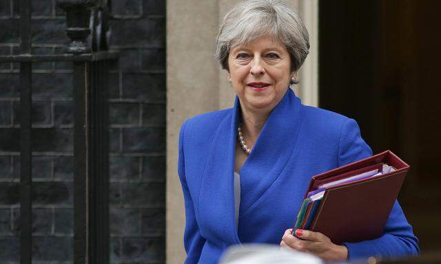 Die britische Premierministerin May will, dass schneller verhandelt wird. 