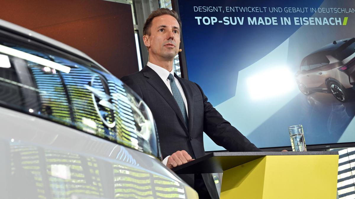 Opel-Chef Florian Huettl bei der Präsentation des neuen Grandland im deutschen Eisenach, eines E-SUV mit einer Reichweite von 700 Kilometern (laut WLTP).  