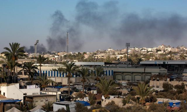 Rauch nach einem israelischen Angriff nahe Nuseirat 